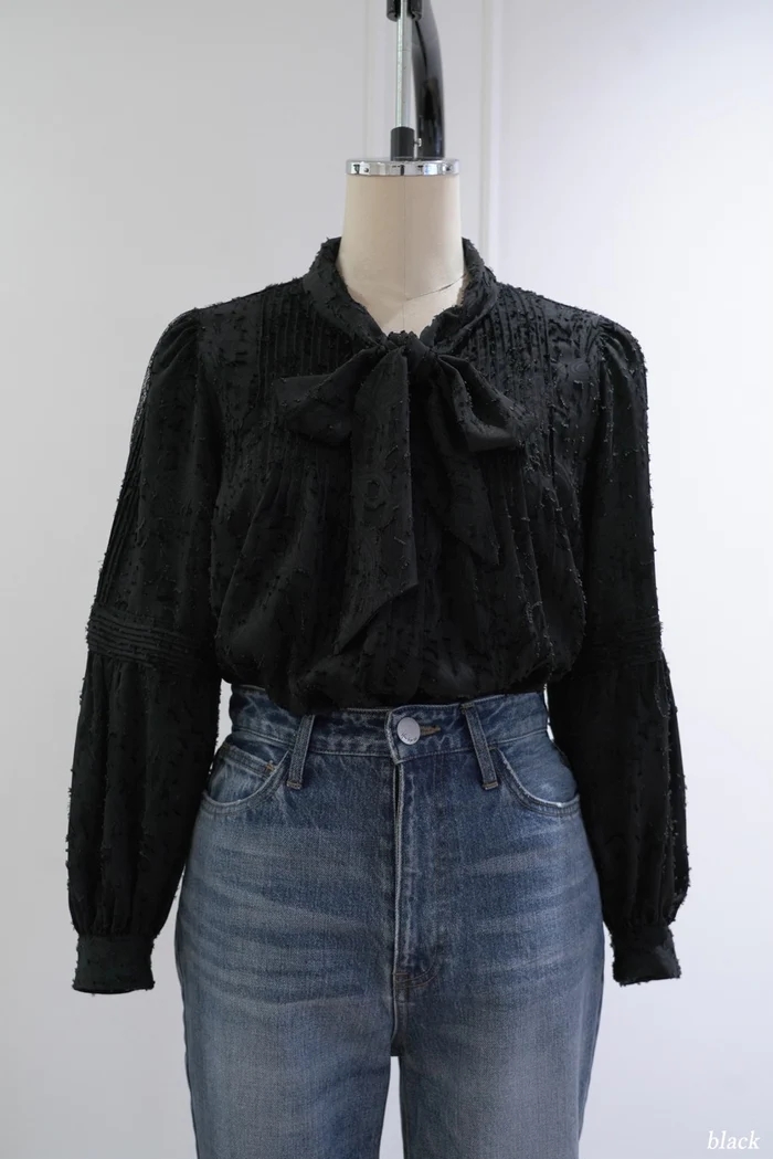 Fubail / 【新色】Bow-Tie Lace Trimming Blouse