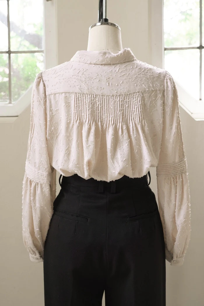 Fubail / 【新色】Bow-Tie Lace Trimming Blouse