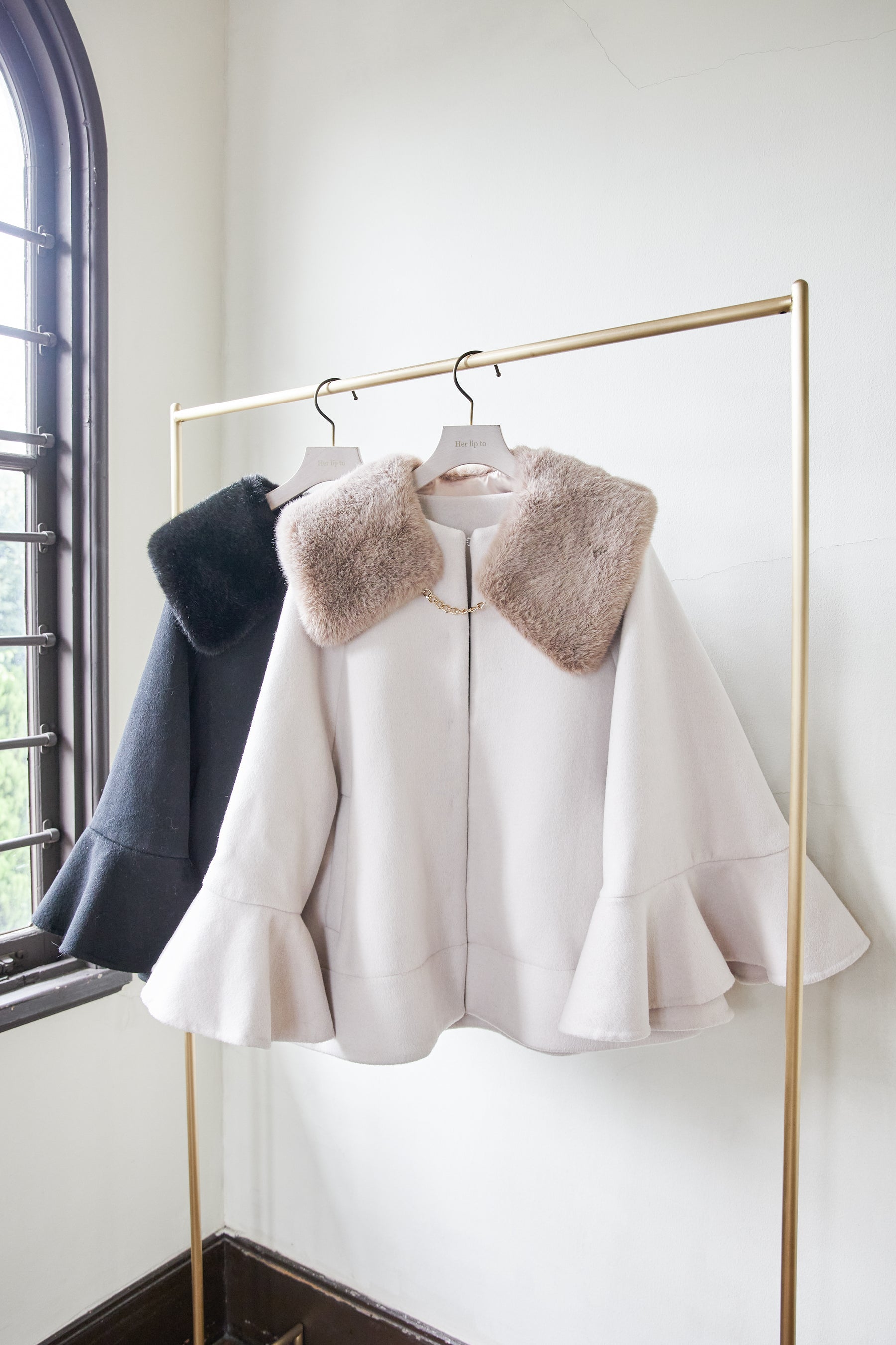 Fubail / Convertible Faux Fur Tippet Coat