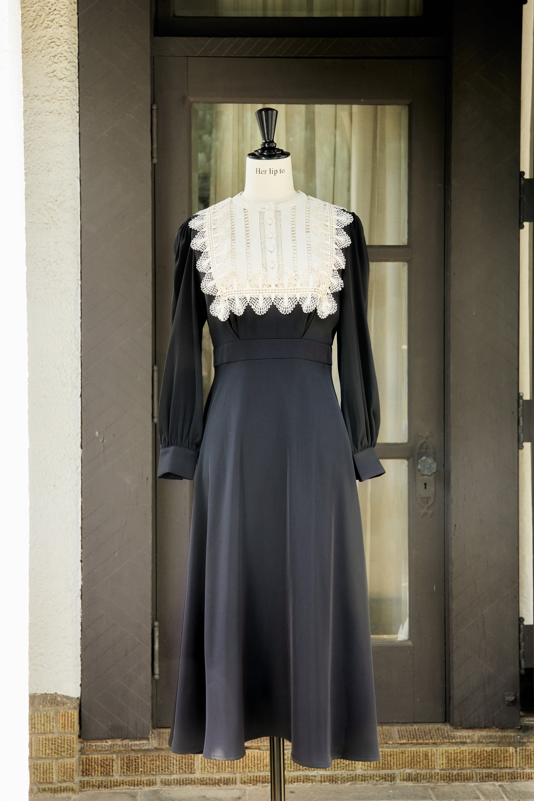 小嶋陽菜Le Grand Midi Dress herlipto